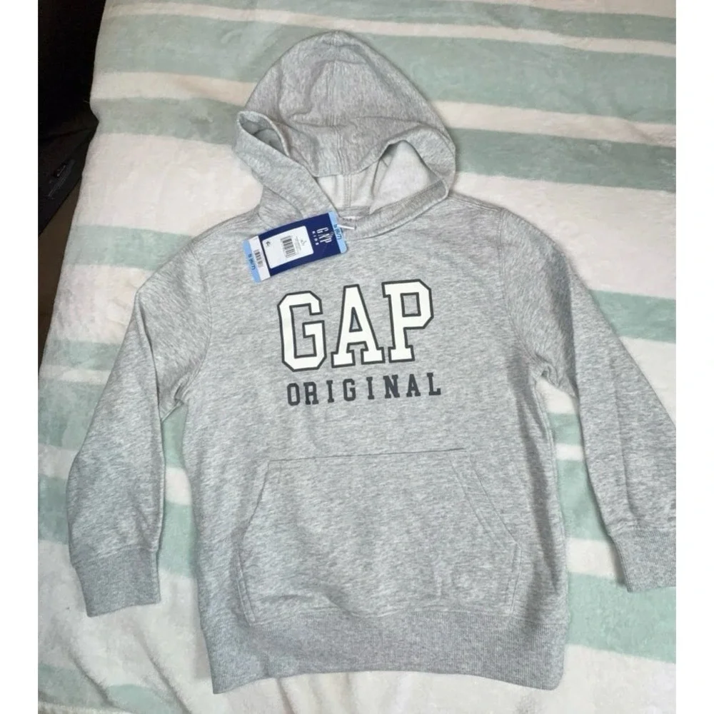 Boys size small (6/7) GAP original gray hoodie sweatshirt. NWT.